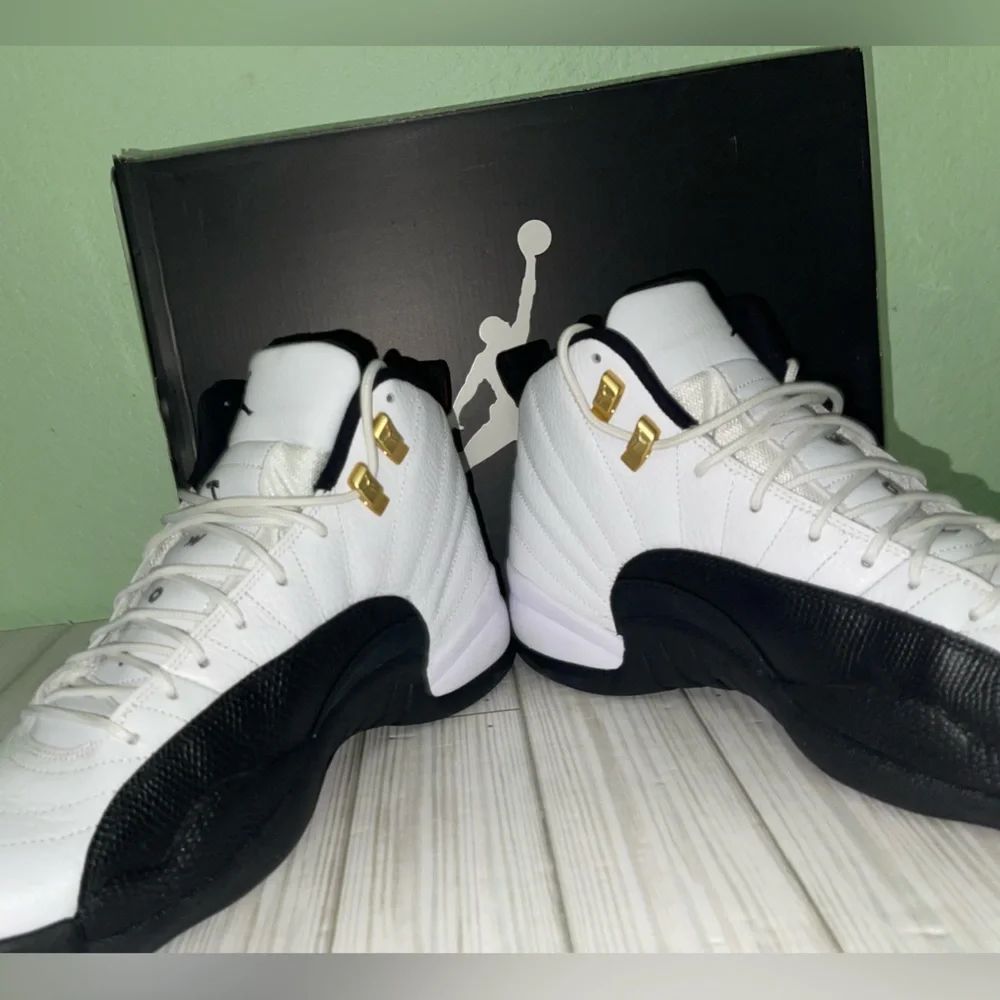 Preowned/lightly Used: Air Jordan 12 TAXI, white blk Varsity Red Retro, Size 10. - Picture 4 of 11